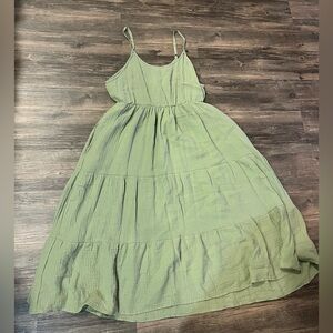 Chelsea & Theodore Green Tiered Midi Dress